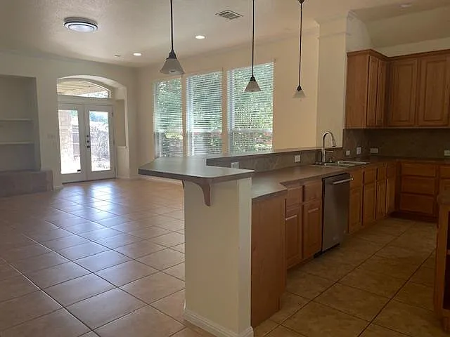 2412 Tivoli Dr — Photo 4