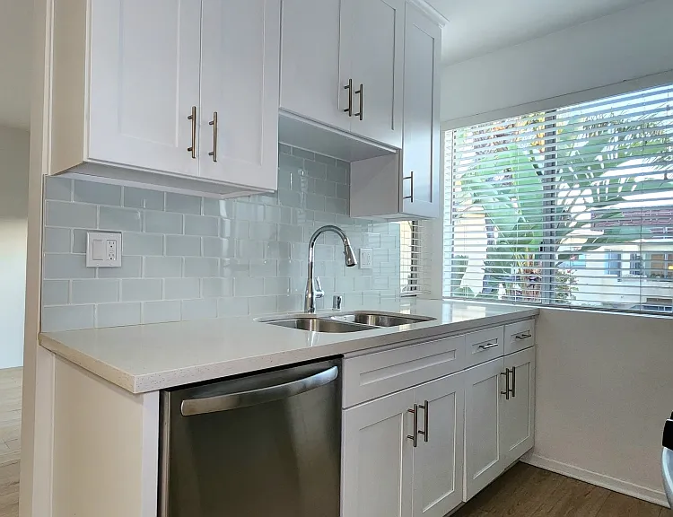 12340 Rochester Ave — Photo 7