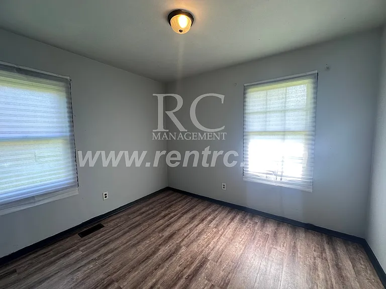 1204 Giddings St — Photo 11