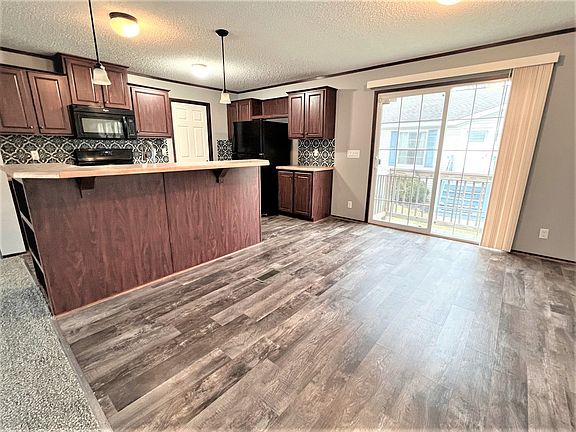 2nd image of 15992 Windsor Ln