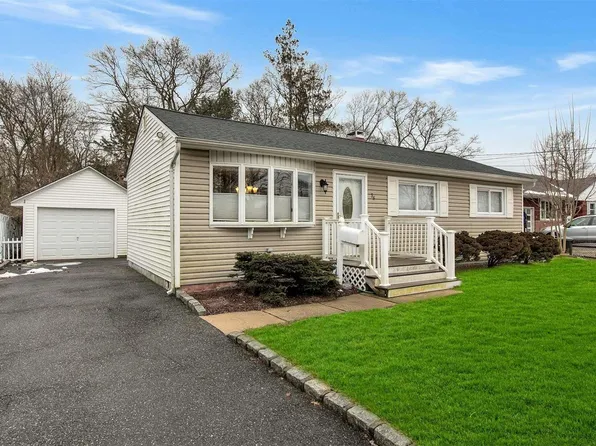 36 Manhattan Boulevard, Islip Terrace, NY 11752