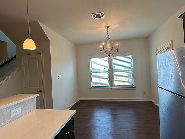 4911 Villas Dr — Photo 5