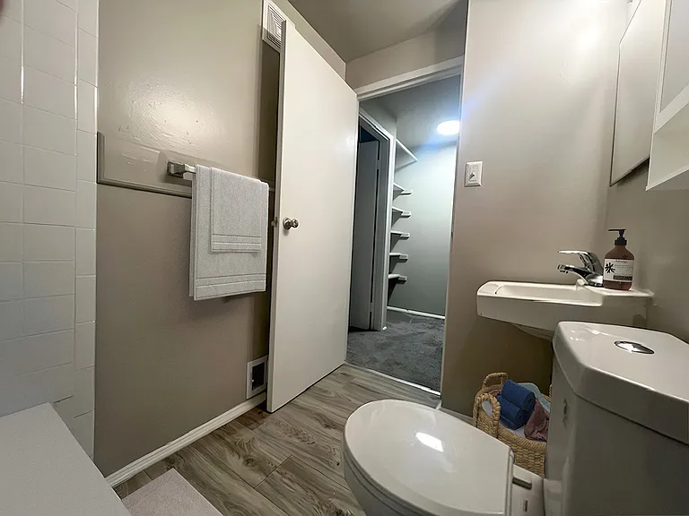 CLASSIC - BATHROOM 3