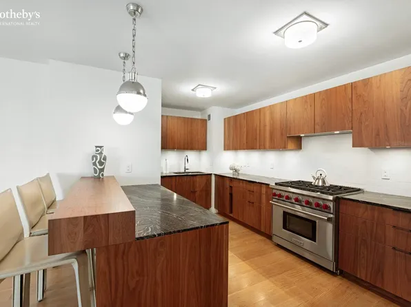 900 Park Avenue image 4 of 12