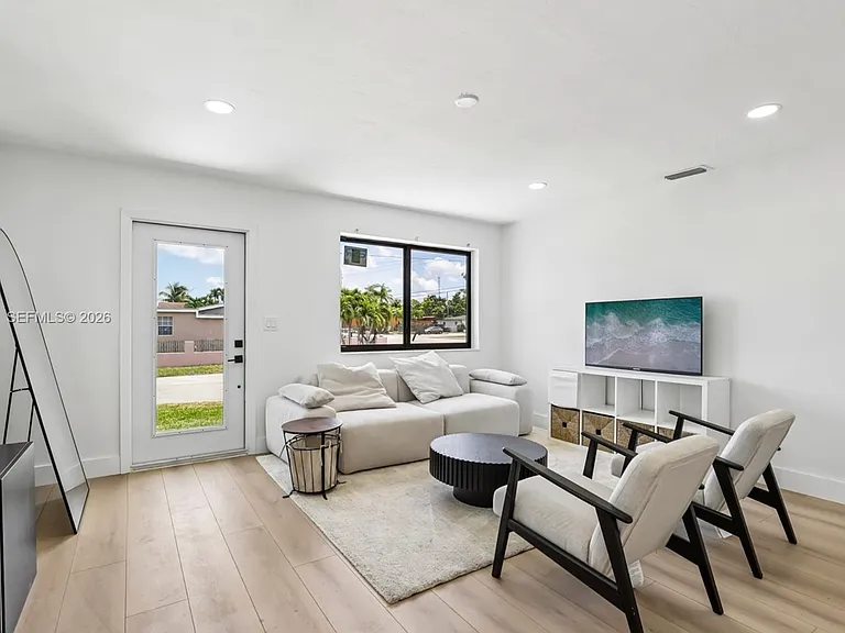 6595 SW 31st St — Photo 5