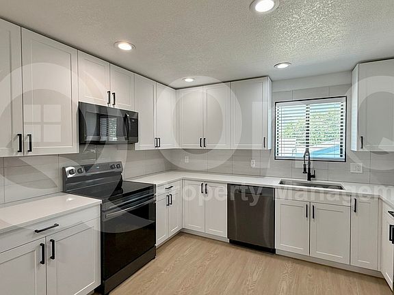 3rd image of 1840 W Thomas Rd APT 21