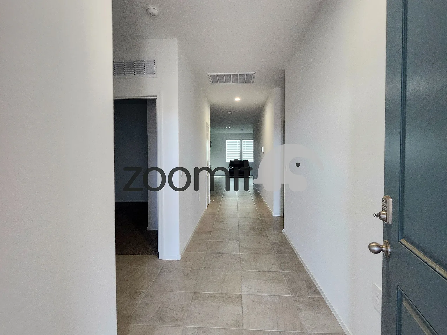 4 bed, 1825 sqft, $1,799 — Photo 4