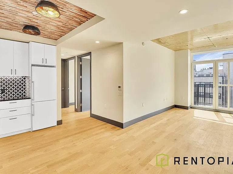 338 Evergreen Ave #304B — Photo 8