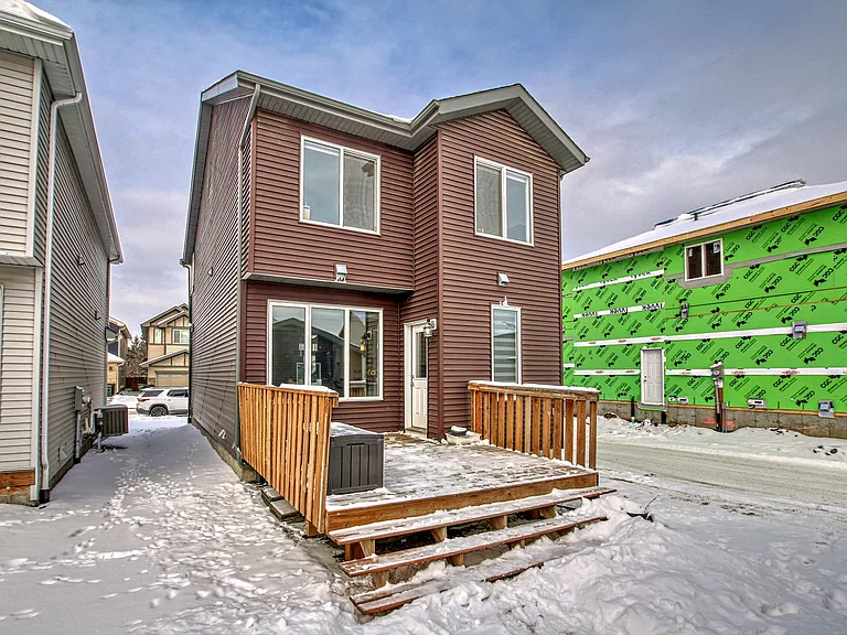 173 Cavanagh Cmn SW — Photo 40