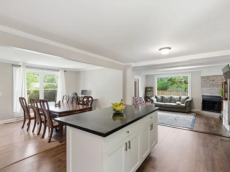 3213 Sennadale Ln — Photo 6