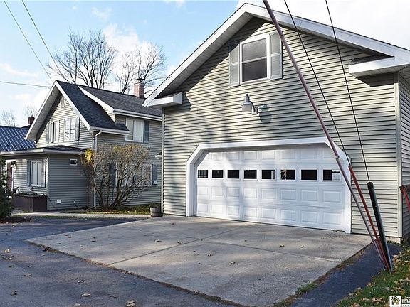 2nd image of 4390 W Summit St
