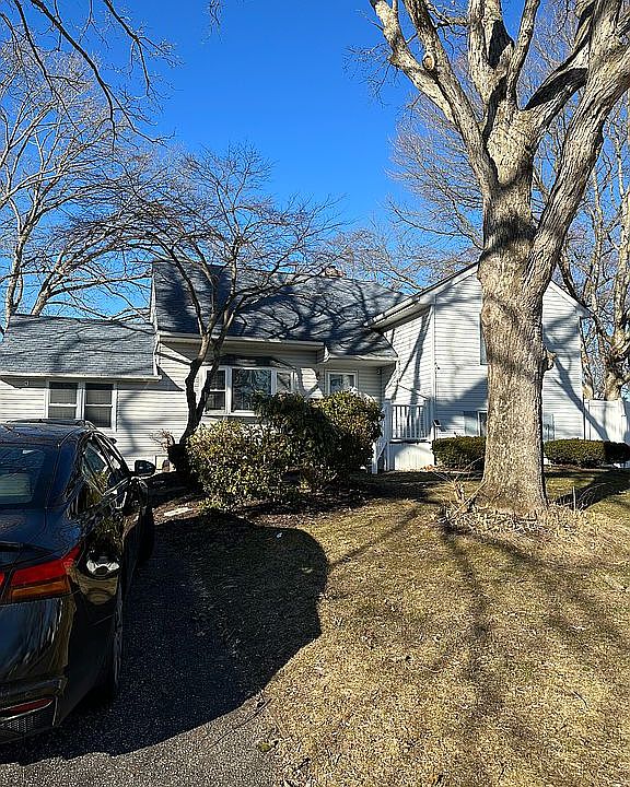 2nd image of 2 Leonard Ln