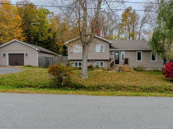 235 Highfield Ave, Saint John, NB E2M 6V4