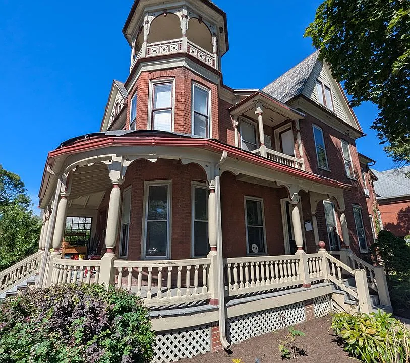 400-402 Rural Ave