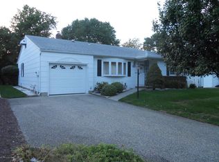 85 Castleton Dr, Toms River, NJ