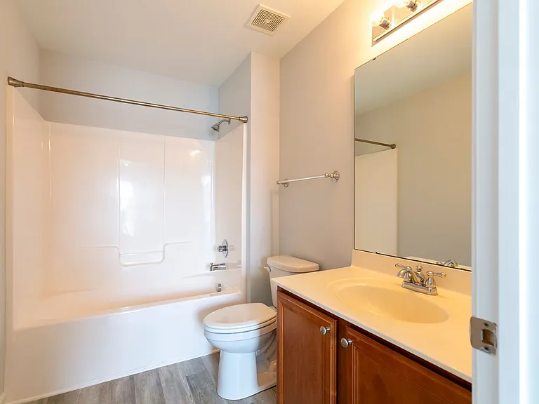 301 Danbury Ct — Photo 14