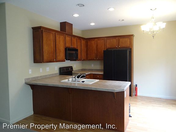 4th image of 3519 NE 42nd St