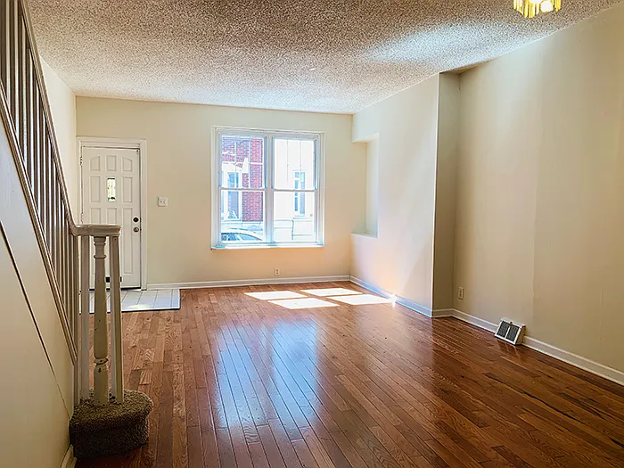 2529 S Mole St — Photo 2