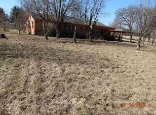 137 N Main St, Yantis, TX 75497