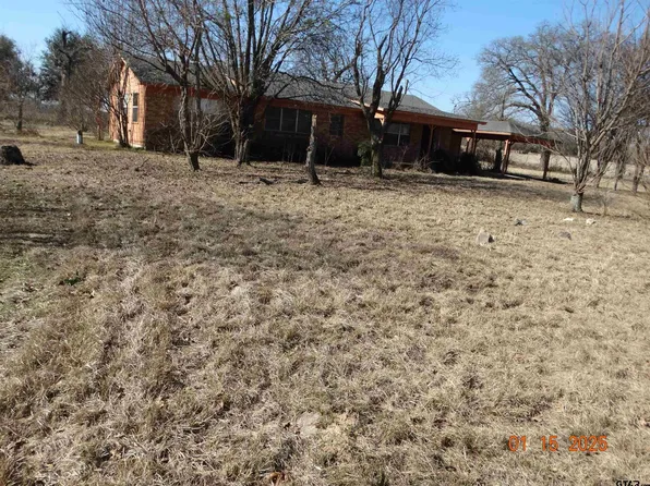 137 N Main St, Yantis, TX 75497