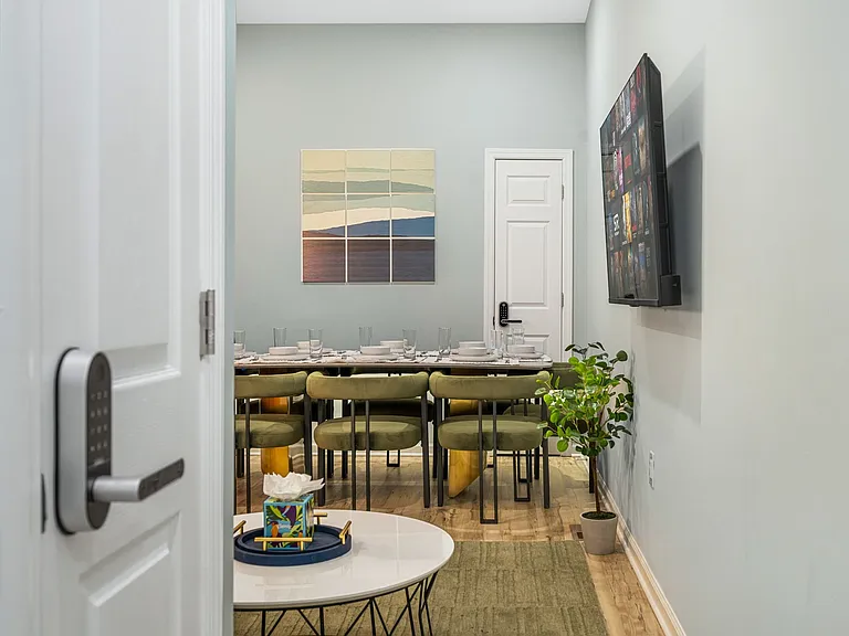 2250 N Park Ave — Photo 5