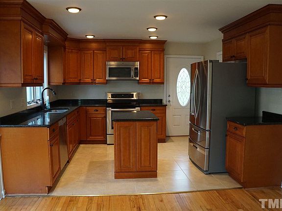 5th image of 204 Bonsail Pl