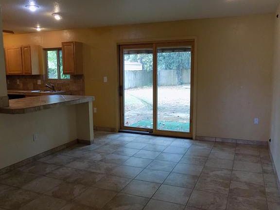 4th image of 404 Green Oak Ln