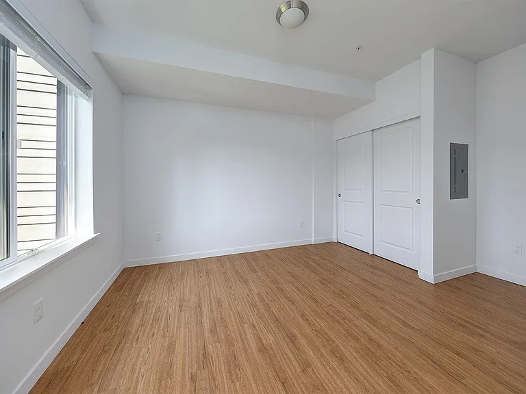 7550 N Lombard St — Photo 33