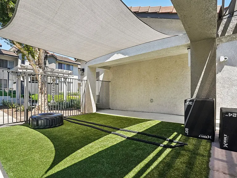 Hensley at Corona Pointe — Photo 32