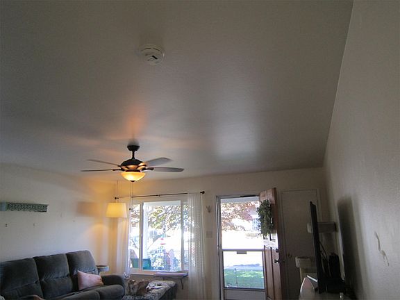 3rd image of 3526 Bennett Ave