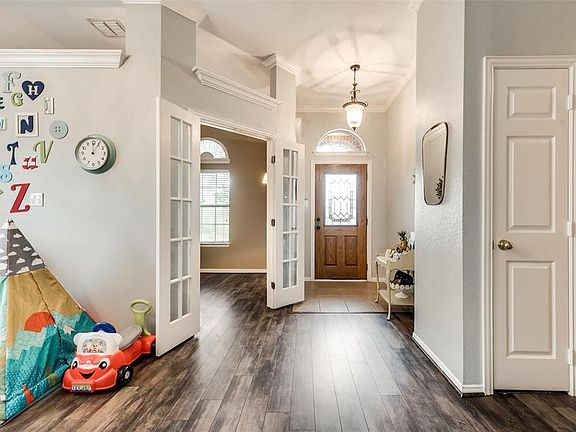 4th image of 2818 Wild Oak Ln