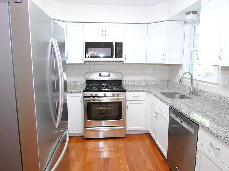74 Stillwater Dr — Photo 5