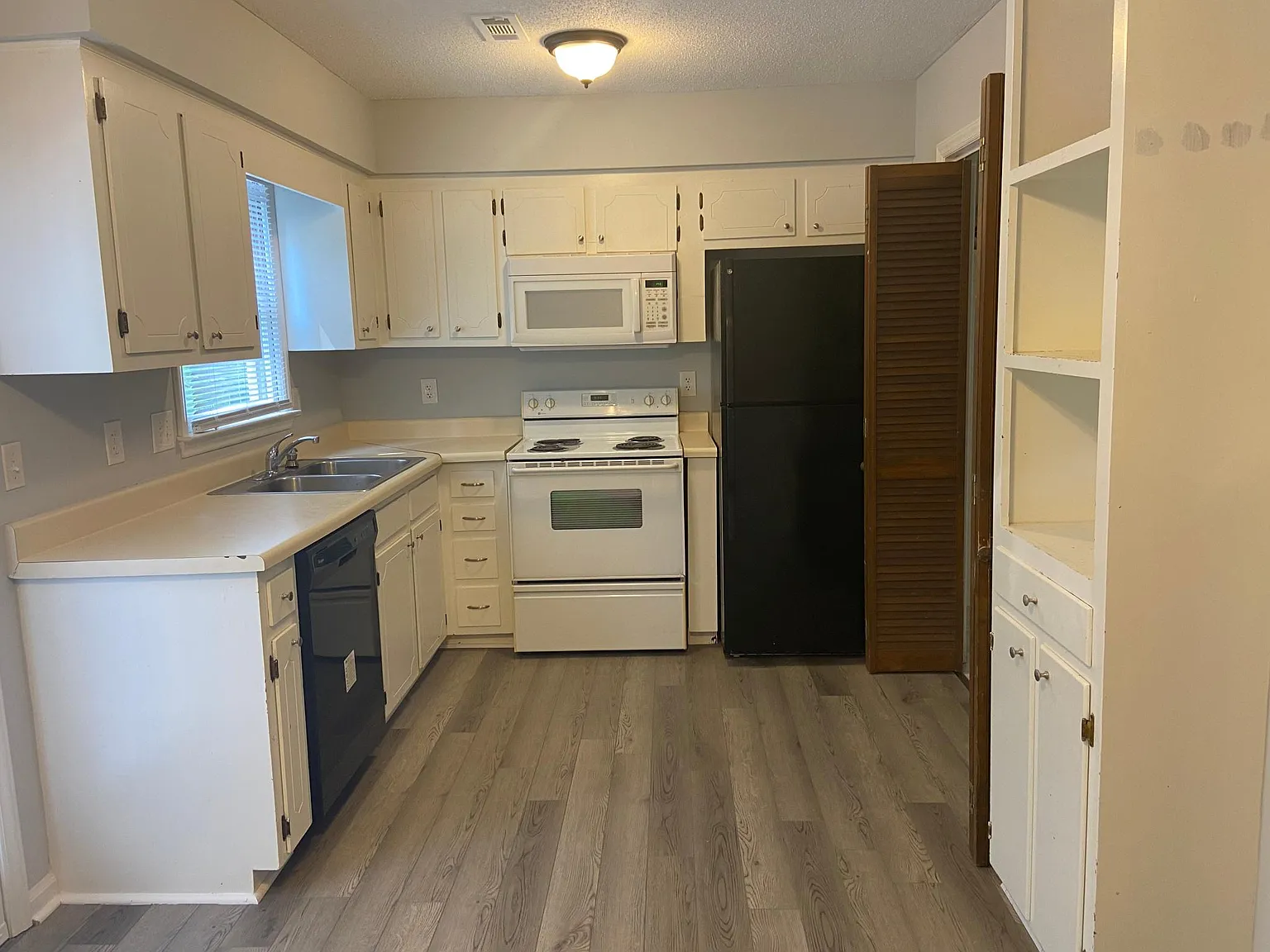 2 bed, 1.5 bath, 1044 sqft, $1,525 — Photo 3