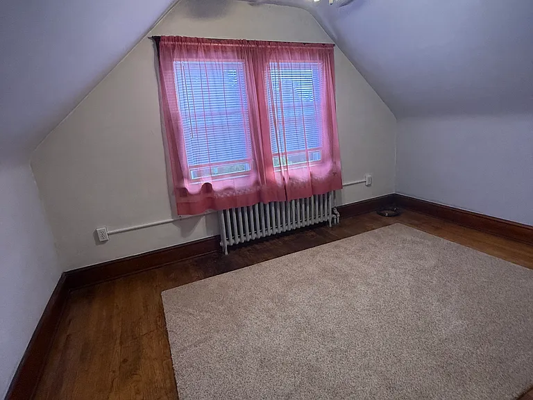 943 State St — Photo 10