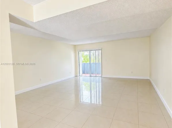 9357 Fontainebleau Blvd APT D310, Miami, FL 33172