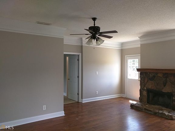 4th image of 201 Cottonwood Ct