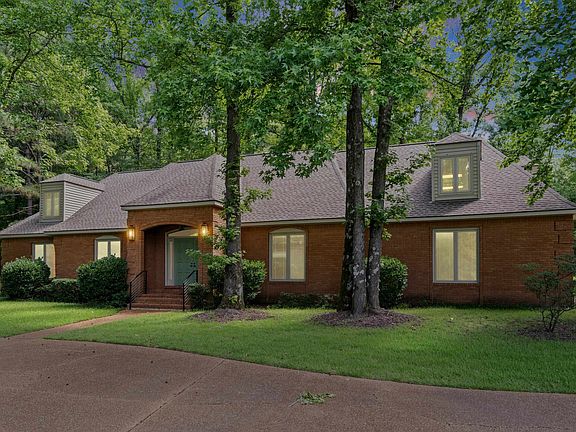 2nd image of 300 N Country Way Dr