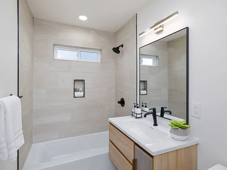 4626 Derrick Dr — Photo 10