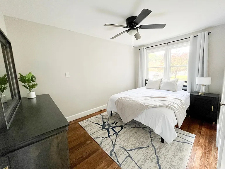 614 Sussex St — Photo 8