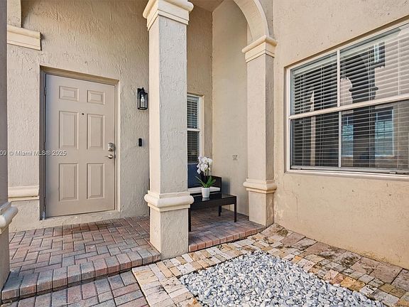 2nd image of 1288 Chinaberry Dr