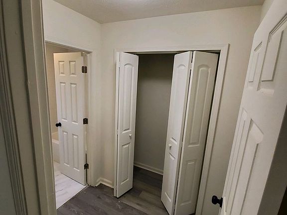 4th image of 805 Sylvan Dr
