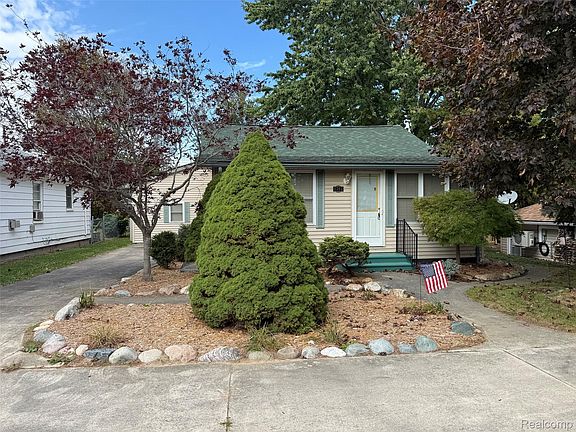 2nd image of 7765 Eden Ct