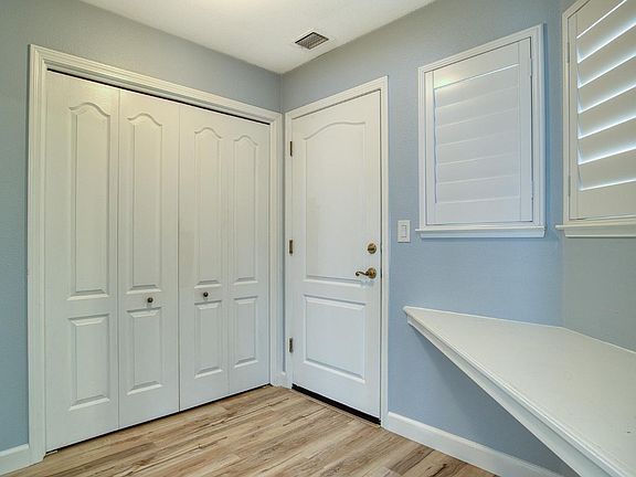 5th image of 1104 Valencia Ct