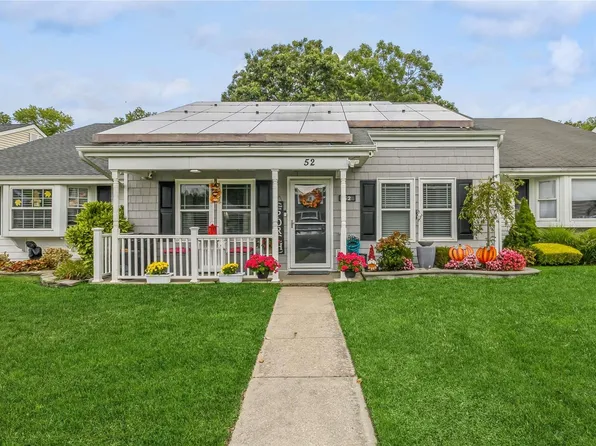 52 Freedom Lane #52, Coram, NY 11727
