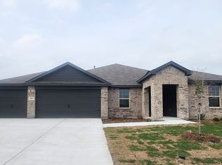 220 Saddletree Dr, Nevada, TX 75173