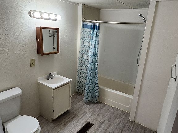 3rd image of 105 S Roosevelt Ave #1/2