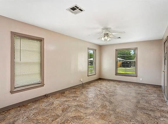 3rd image of 661 Mustang St