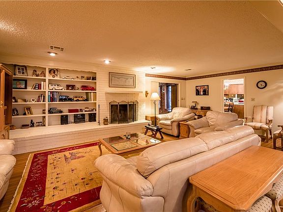 4th image of 1210 Walters Way