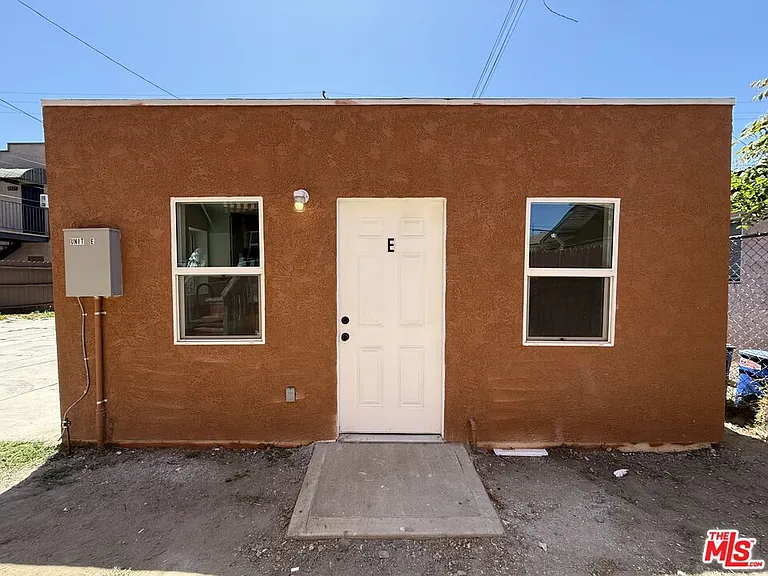 1111 Orizaba Ave #E — Photo 3