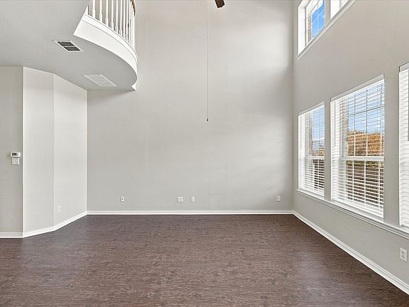 4th image of 4018 Milan Dr